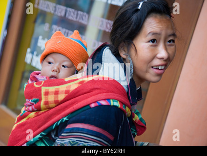 black hmong ethnic woman with a baby. Sapa, Lao Cai province, Vietnam. Stock Photo