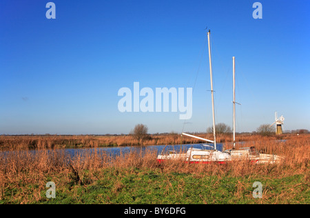 A Norfolk Broads landscape on the River Thurne on a bright winters day at Thurne, Norfolk, England, United Kingdom. Stock Photo