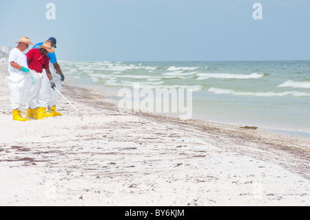 BP oil spill workers on Pensacola Beach Stock Photo