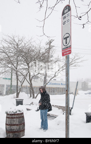 Carl Ciupi of Wakefield, MA waits patiently for the southbound MBTA bus on Main Street in Wakefield, during a heavy snowstorm Stock Photo