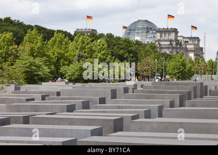 Holocaust-Memorial, Reichstag building in background, Berlin, Germany Stock Photo