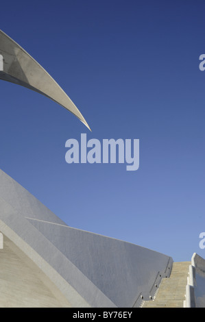 Auditorio by Santiago Calatrava, Avenida Tres de Mayo und der Avenida Martima, Santa Cruz, Auditorio, Tenerife, Canary Islands, Stock Photo