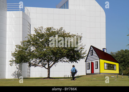 Atlanta Georgia,Woodruff Arts Center,High Museum of Art,outdoor piazza,plaza,Lichtenstein,woman female women,Roy Lichtenstein,House III,sculpture,tree Stock Photo