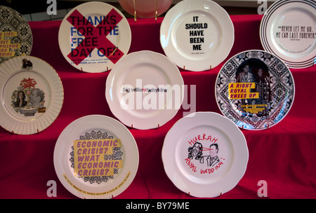 Alternative royal wedding souvenir plates on sale at KK Outlet, Hoxton Square, London Stock Photo