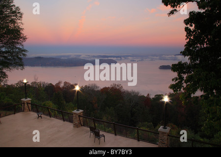 Sunrise view of Guntersville Reservoir from lodge, Lake Guntersville Resort State Park, Guntersville, Alabama, USA Stock Photo