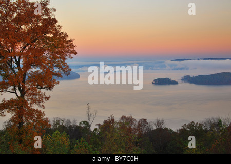 Sunrise view of Guntersville Reservoir from lodge, Lake Guntersville Resort State Park, Guntersville, Alabama, USA Stock Photo