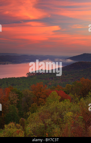 Sunrise view from lodge, Lake Guntersville Resort State Park, Guntersville, Alabama, USA Stock Photo