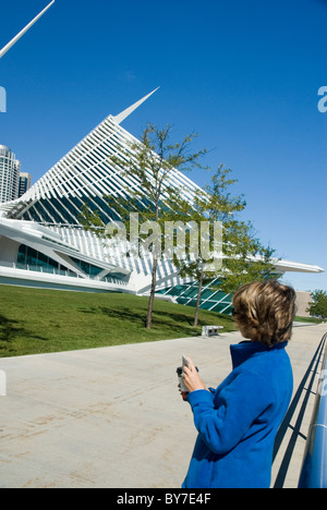 Milwaukee Art Museum; Woman watching wings move; Milwaukee; Wisconsin; USA