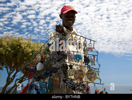 Street vendor artist selling handicrafts in Hout Bay Stock Photo