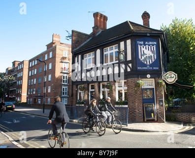 The ALBION football pub on Goldsmith's Row, Bethnal Green East London Stock Photo