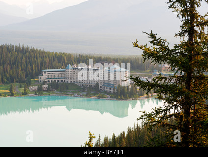 Chateau Lake Louise, in Banff National Park in the Canadian Rockies, Alberta, Canada Stock Photo