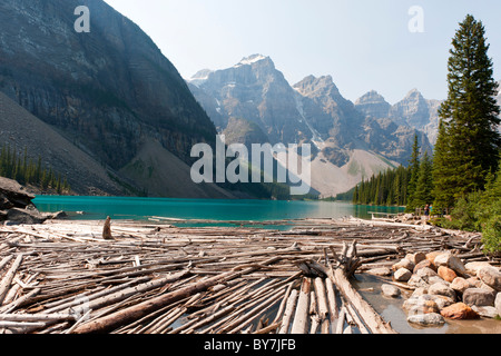 Moraine Lake, near Lake Louise, in Banff National Park in the Rocky Mountains, Alberta, Canada Stock Photo