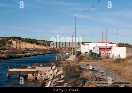 Fishermen's cabins (Cabanes de pecheurs) on the shore of the Etang de l'Ayrolle south of Narbonne in southern France. Stock Photo