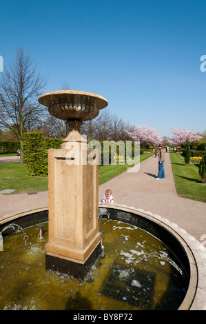 Fountain at Avenue Gardens in Regents Park Stock Photo