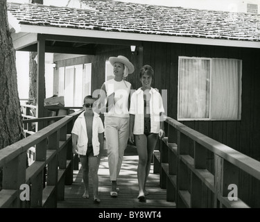 DINAH SHORE (1916-1994) US singer with daughter Melissa and adopted son John about 1965 Stock Photo