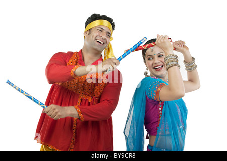 Gujarati couple performing dandiya Stock Photo - Alamy
