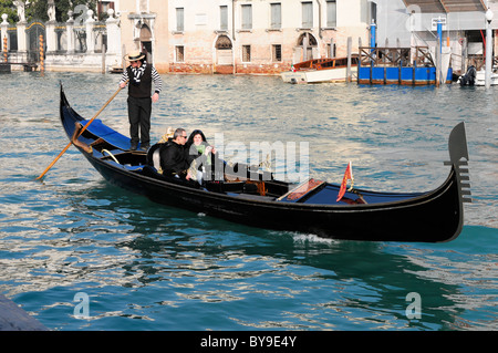 gondola canale ride passengers