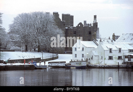 Kirkcudbright Harbour and McClellans castle in Snow, Galloway Stock Photo