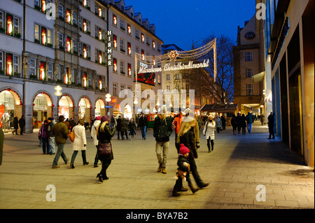 Christkindlmarkt Christmas market, Kaufingerstrasse street, Munich, Upper Bavaria, Bavaria, Germany, Europe Stock Photo