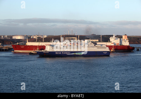 Irish Ferries passenger ship Oscar Wilde dwarfed by Al Samriya LNG carrier tanker at South Hook near Milford Haven,Pembrokeshire Stock Photo