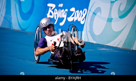 Matt Updike USA in the men's road cycling - handcycling (HC B) at the Triathlon Venue during the Beijing 2008 Paralympic Games Stock Photo