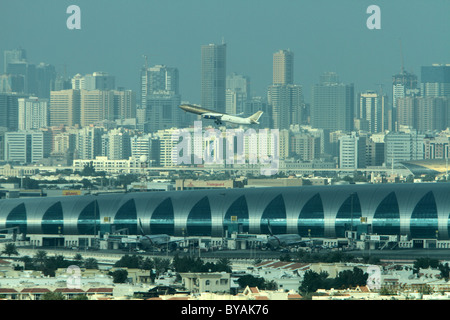 A plane takes off from Dubai's new International Airport terminal Stock Photo