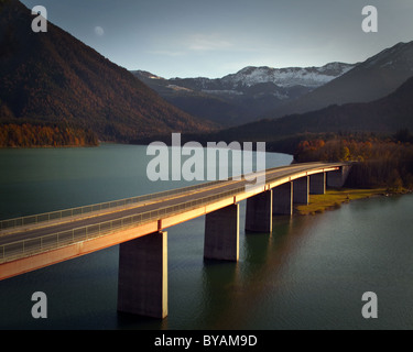 DE - BAVARIA: Road Bridge over Sylvenstein Reservoir Stock Photo