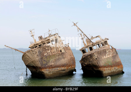 Ship wrecks rusting on the beach of Nouadhibou, one of the largest ship wreck cemeteries worldwide, Mauretania Stock Photo