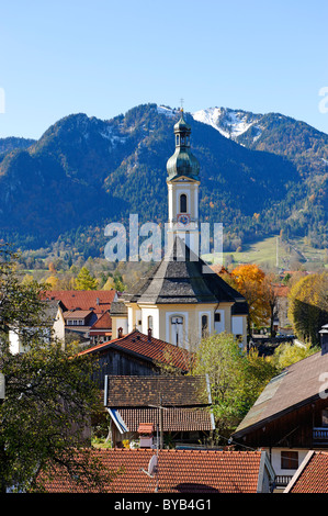 Parish Church of St. James in front of Brauneck Mountain, Lenggries, Upper Bavaria, Bavaria, Germany, Europe Stock Photo