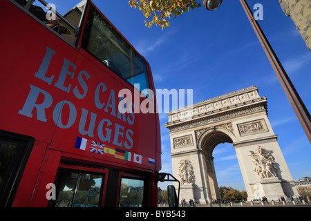 Double-decker tour bus approaching the Arc de Triomphe, Triumphal Arch, Place Charles de Gaulle Etoile, Paris, France, Europe Stock Photo