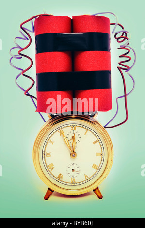 Time bomb, alarm clock with explosive device, symbolic image Stock Photo