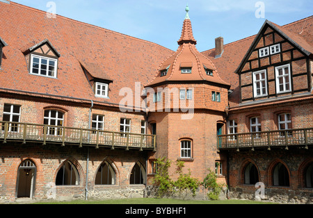 Courtyard with cloister, abbey, Kloster Stift zum Heiligengrabe, Heiligengrabe Abbey, Cistercian monastery, Heiligengrabe Stock Photo