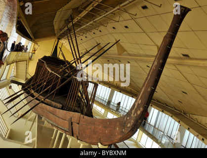 Khufu solar boat museum, King Cheops ship in the museum at the base of the Great Pyramid, Giza, Cairo, Egypt Stock Photo