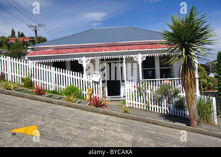 Baldwin Street (world's steepest street), North East Valley, Dunedin, Otago, South Island, New Zealand Stock Photo