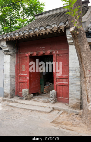 Entrance door to house in the Hutong, Beijing, China. JMH4840 Stock Photo