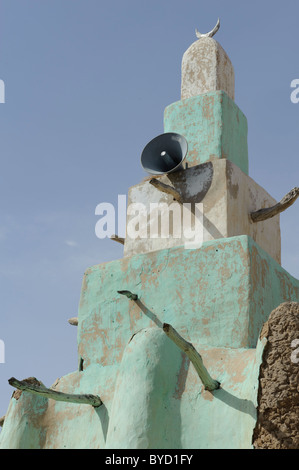 Green colored mosque in a small village on the banks of the River Niger.  'Timbuktu Region' , Mali. Stock Photo