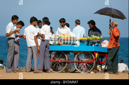 Vendors on the beach, Pondicherry Beach, Bharathi Road, Pondicherry, French Quarter, Tamil Nadu, India, Asia Stock Photo