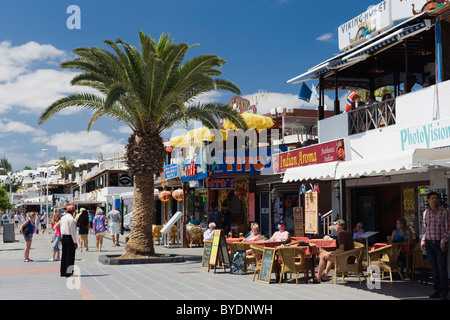 Shops and restaurants along the beach promenade, Avenida de las Playas ...