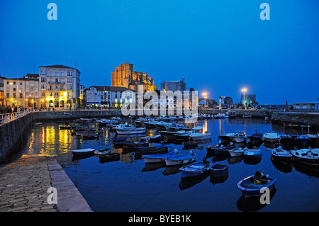 Evening mood, harbour with boats, Castro Urdiales, Gulf of Biscay, Cantabria, Spain, Europe