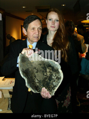 Dennis Kucinich and wife Elizabeth (they are holding a mortar shell they brought back from Lebanon) The Democrats Winter Stock Photo