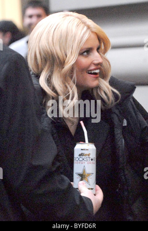 Jessica Simpson on the set of her new movie 'Blonde Ambition' on 5th Avenue New York City, USA - 01.03.07 Stock Photo