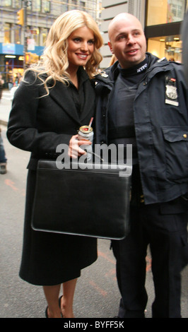 Jessica Simpson on the set of her new film 'Blonde Ambition' filming in Manhattan New York City, USA - 01.03.07 Stock Photo