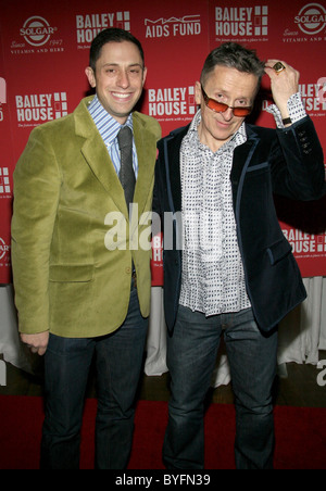 Jonathan Adler (honorary co-chair) and Simon Doonan (auctioneer) Bailey House 19th Annual 'Open Your Heart' Auction benefitting Stock Photo