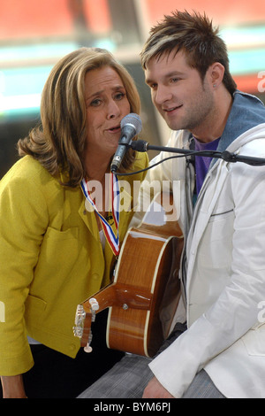 American Idol's runner up Blake Lewis and Meredith Viera performs on The Today Show's Concert Series  live from Rockefeller Stock Photo