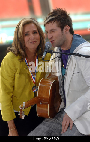 American Idol's runner up Blake Lewis and Meredith Viera performs on The Today Show's Concert Series  live from Rockefeller Stock Photo