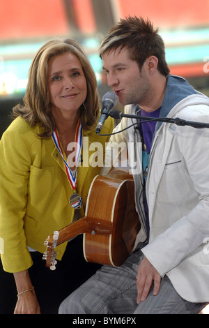 American Idol's runner up Blake Lewis and Meredith Viera performs on The Today Show's Concert Series  live from Rockefeller Stock Photo