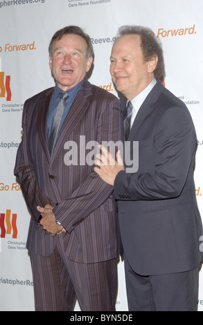 Robin Williams and Billy Crystal 'Making Magic Happen' The 3rd Annual Los Angeles Gala for the Christopher and Dana Reeve Stock Photo