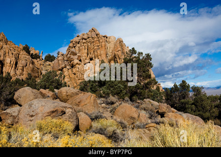 Alabama Hills with the Sierras in the background. Alabama Hills, Lone Pine, California, USA Stock Photo