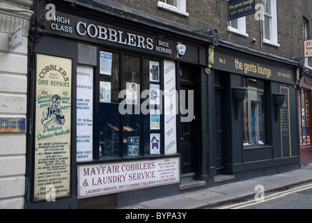 Cobblers shop window in Whitehorse Street London E1 Stock Photo