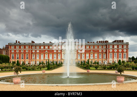 Fountain, Privy South Gardens and Hampton Court Palace Stock Photo